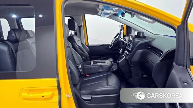 Hyundai Staria 2022 Желтый из Кореи, фото 2