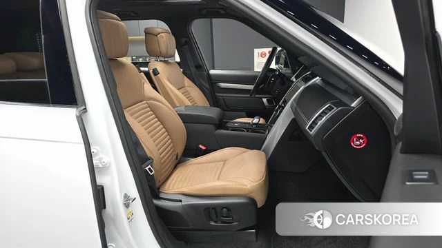 Land Rover Discovery 5 2024 Белый из Кореи, фото 2