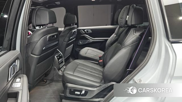 BMW X7 (G07) 2024 Серебристо-серый из Кореи, фото 2