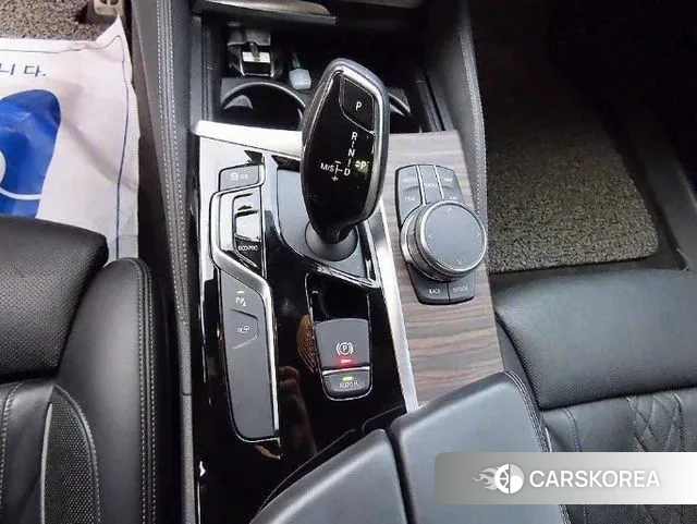 BMW 5 Series (G30) 2018 Белый из Кореи, фото 2