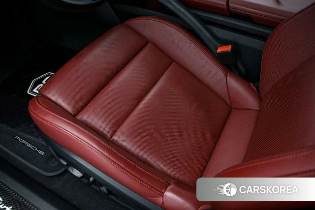 Porsche Taycan 2022 Белый из Китая, фото 2