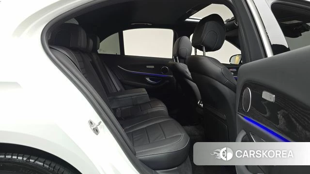 Mercedes-Benz E-Class W213 2022 Белый из Кореи, фото 2