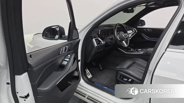 BMW X7 (G07) 2023 Белый из Кореи, фото 2