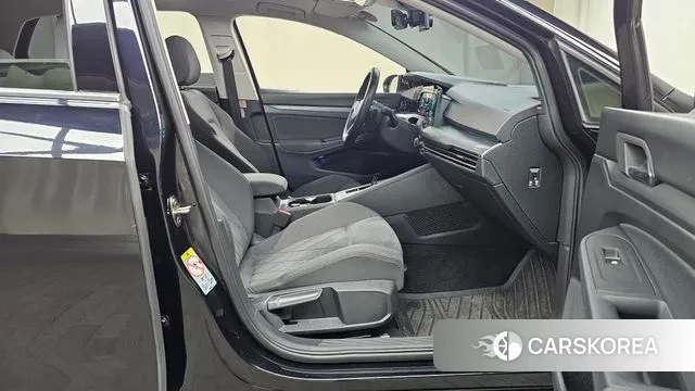 Volkswagen Golf 8th Generation 2022 Черный из Кореи, фото 2