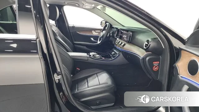 Mercedes-Benz E-Class W213 2018 Черный из Кореи, фото 2