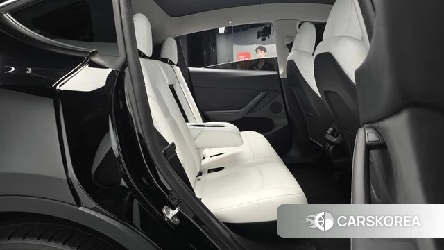 Tesla Model Y 2024 Черный из Кореи, фото 2
