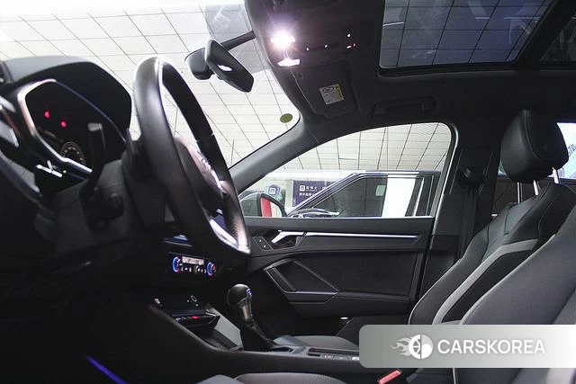 Audi Q3 2025 Серебристо-серый из Китая, фото 2