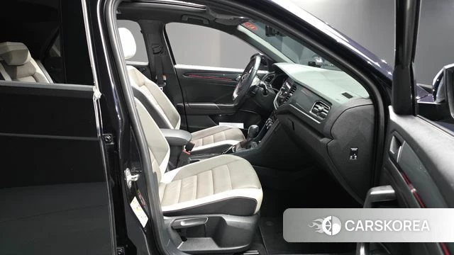 Volkswagen T-Roc 2021 Черный из Кореи, фото 2