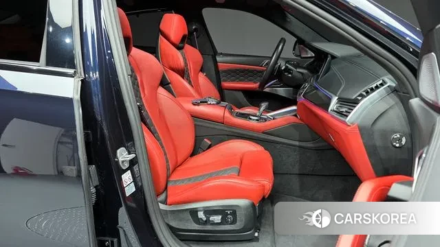 BMW X6M (G06) 2022 Черный из Кореи, фото 2