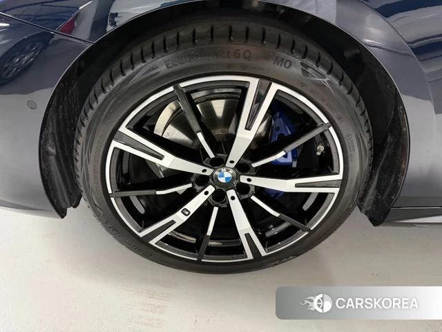 BMW 5 Series (G60) 2025 Черный из Кореи, фото 2