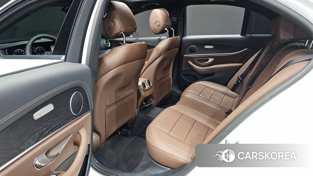 Mercedes-Benz E-Class W213 2023 Белый из Кореи, фото 2