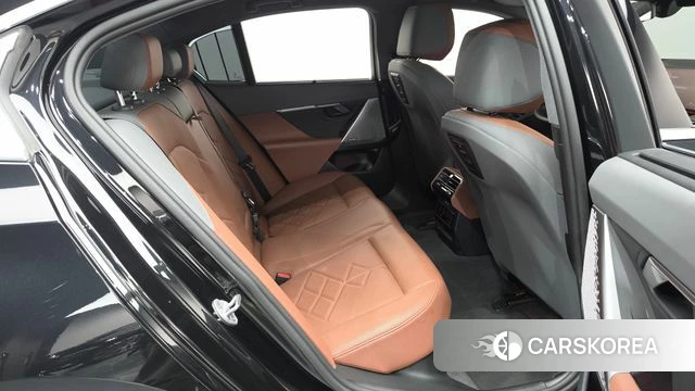 BMW 5 Series (G60) 2024 Черный из Кореи, фото 2