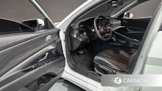 Hyundai Avante Hybrid (CN7) 2022 Белый из Кореи, фото 2