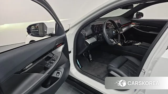 BMW 5 Series (G60) id 3477399 из Кореи 2