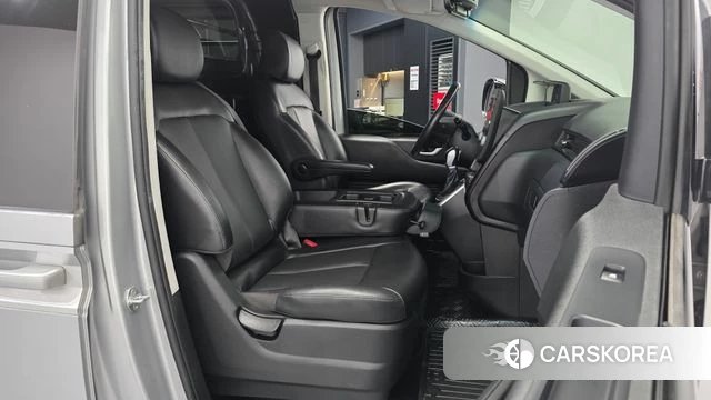 Hyundai Staria 2022 Серебряный из Кореи, фото 2
