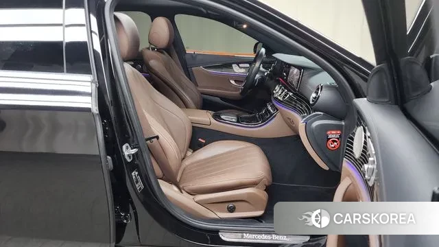 Mercedes-Benz E-Class W213 2021 Черный из Кореи, фото 2