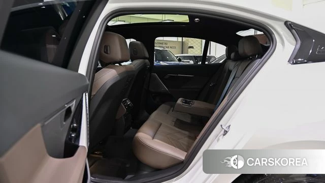 BMW 5 Series (G60) 2026 Белый из Кореи, фото 2