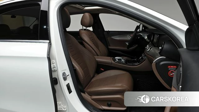 Mercedes-Benz E-Class W213 2018 Белый из Кореи, фото 2