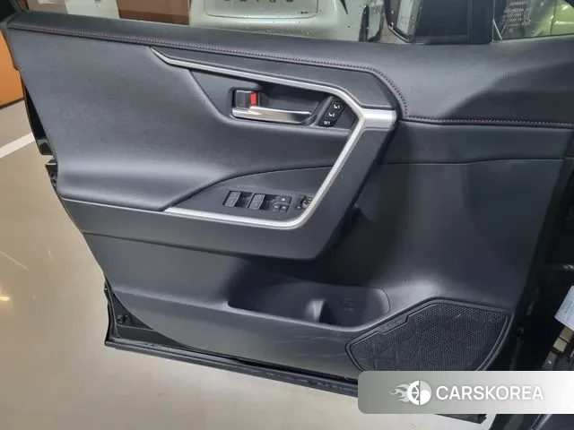 Toyota RAV4 5th Generation 2023 Черный из Кореи, фото 2