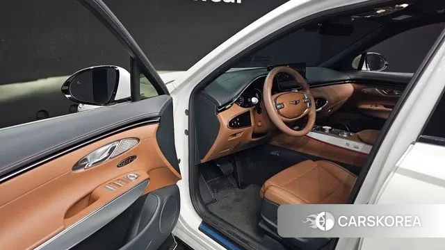 Genesis GV70 2023 Белый из Кореи, фото 2