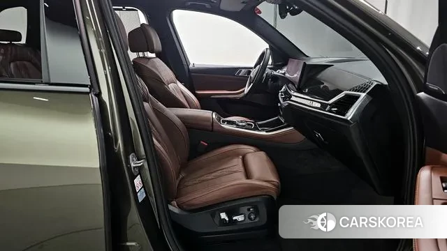 BMW X5 (G05) 2024 Песочный из Кореи, фото 2