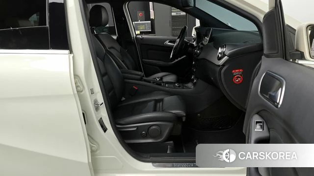 Mercedes-Benz B-Class W246 2018 Белый из Кореи, фото 2