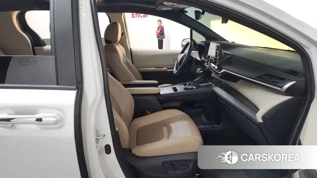 Toyota Sienna 4th Generation 2023 Белый из Кореи, фото 2