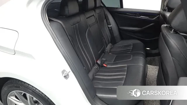 BMW 5 Series (G30) 2018 Белый из Кореи, фото 2