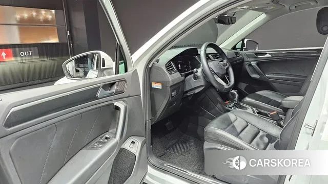 Volkswagen Tiguan second Generation 2021 Белый из Кореи, фото 2