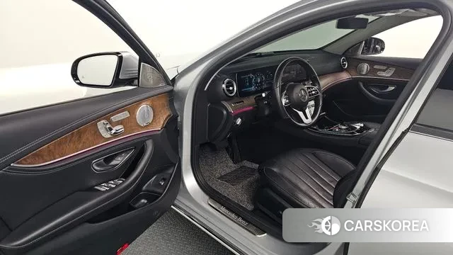 Mercedes-Benz E-Class W213 2019 Серебряный из Кореи, фото 2