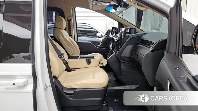 Hyundai Staria 2022 Белый из Кореи, фото 2