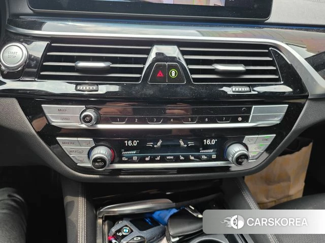 BMW 5 Series (G30) 2021 Серый из Кореи, фото 2
