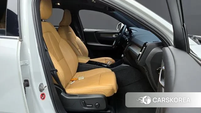 Volvo XC40 2022 Белый из Кореи, фото 2