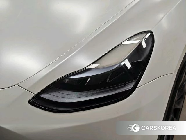 Tesla Model Y 2023 Белый из Китая, фото 2