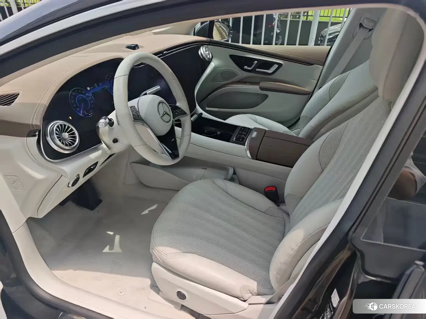 Mercedes-Benz EQS 2024 Silver/gray из Китая, фото 2