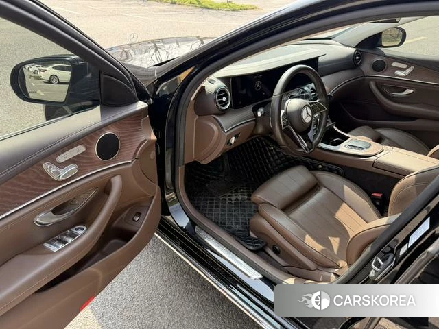 Mercedes-Benz E-class 2022 Черный из Китая, фото 2