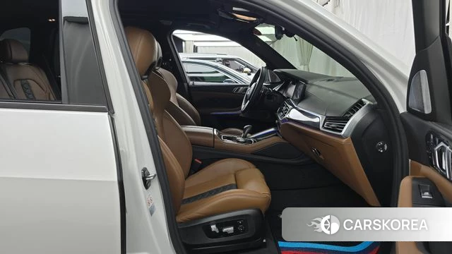 BMW X5M (G05) 2021 Белый из Кореи, фото 2
