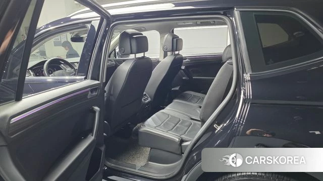 Volkswagen Tiguan Allspace 2022 Черный из Кореи, фото 2