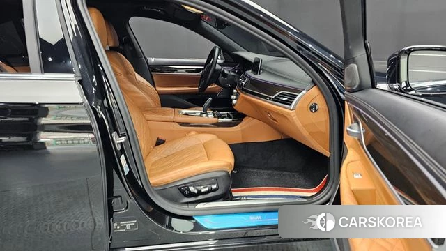 BMW 7 Series (G11) 2021 Черный из Кореи, фото 2