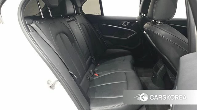BMW 1 Series (F40) 2021 Белый из Кореи, фото 2