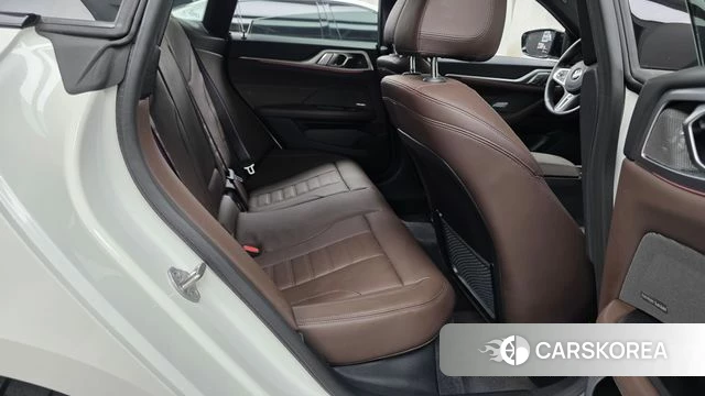 BMW 4 Series (G22) 2021 Белый из Кореи, фото 2