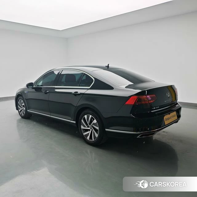 Volkswagen Magotan PHEV 2024 Черный из Китая, фото 2