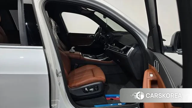 BMW X7 (G07) 2024 Белый из Кореи, фото 2