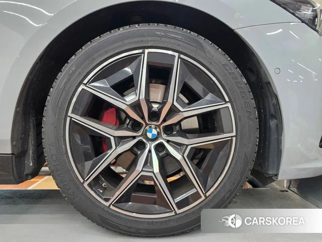 BMW 5 Series (G60) 2024 Цвет галактики из Кореи, фото 2