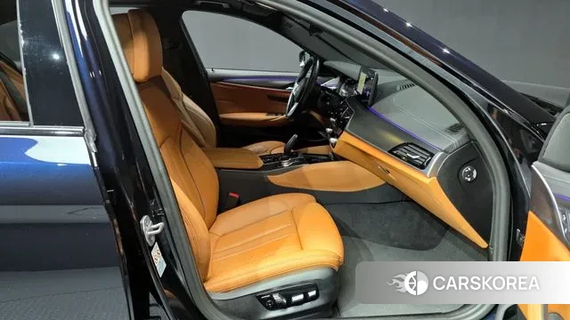 BMW 5 Series (G30) 2022 Черный из Кореи, фото 2