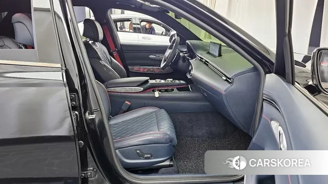 Genesis GV70 2021 Черный из Кореи, фото 2