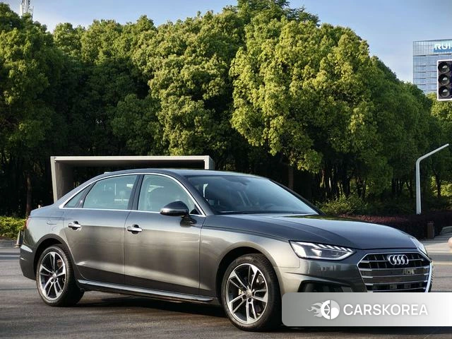 Audi A4L 2021 Темно-серый из Китая, фото 2