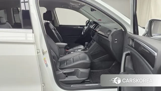 Volkswagen Tiguan second Generation 2018 Белый из Кореи, фото 2