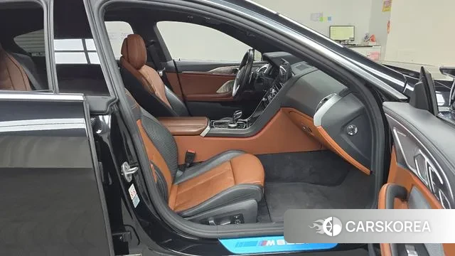 BMW 8 Series (G15) 2022 Черный из Кореи, фото 2