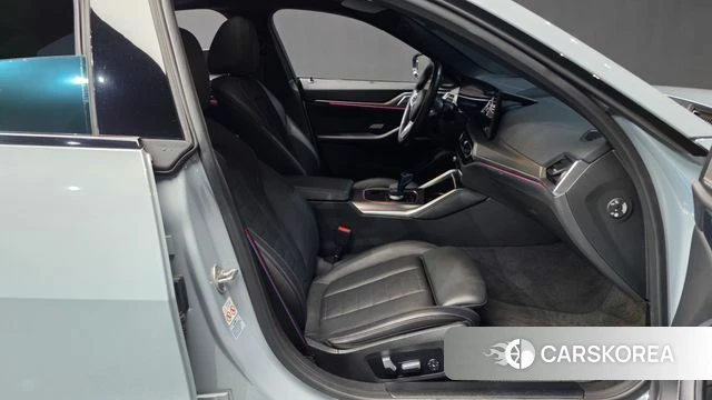 BMW i4 2022 Светло-серебряный цвет из Кореи, фото 2